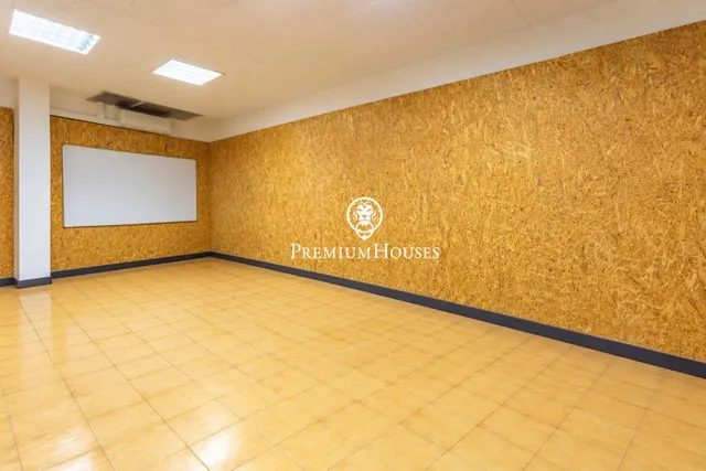 Amplia vivienda con ascensor, patio y terrazas — 35