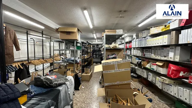Local amplio en alquiler con sótano | Zona comercial activa  - foto 3