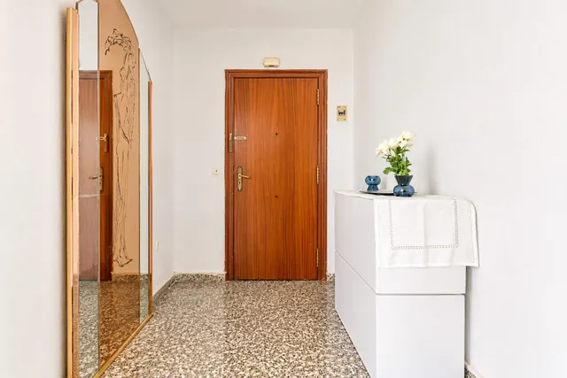 Piso con gran balcón en Avenida Burjasot — 41