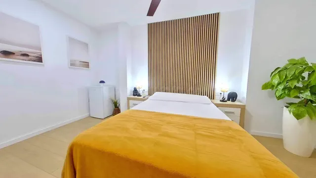 Habitación con baño privado en piso en el centro de Alicante - foto 4