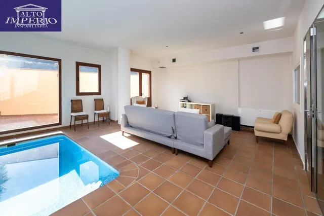 ESPECTACULAR CASA ADOSADA CON PISCINA INDEPENDIENTE — 37