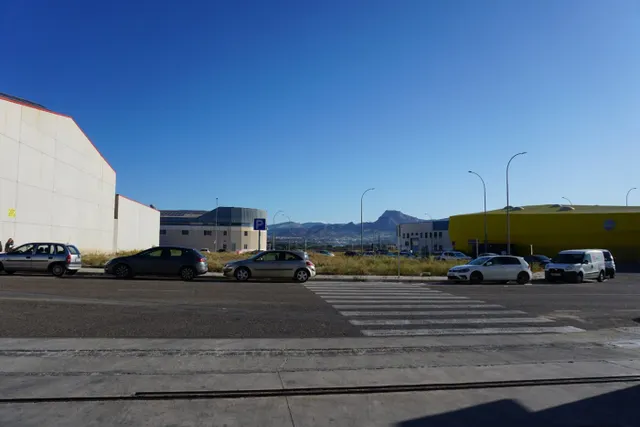 TERRENO INDUSTRIAL EN POLIGONO EL PASTORET PARA EDIFICAR, MUY BIEN UBICADA A LA ENTRADA DEL POLIGONO — 2