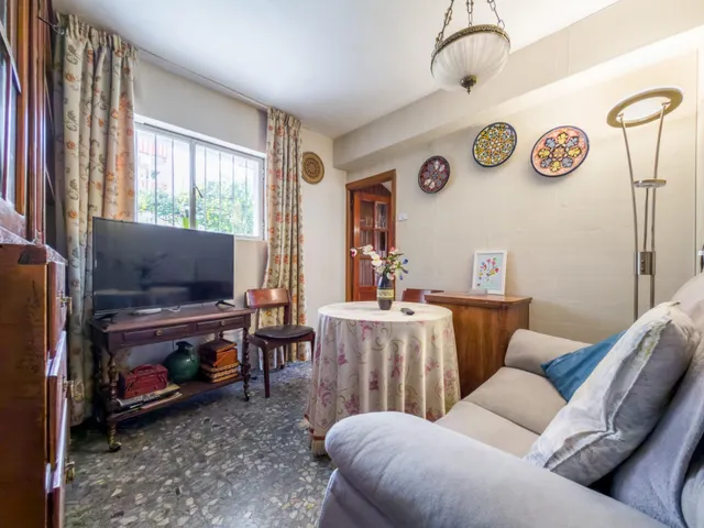 DISFRUTE DEL CENTRO DE GRANADA SIN RENUNCIAR A LAS COMODIDADES DE UNA CASA PAREADA CON JARDIN. — 26