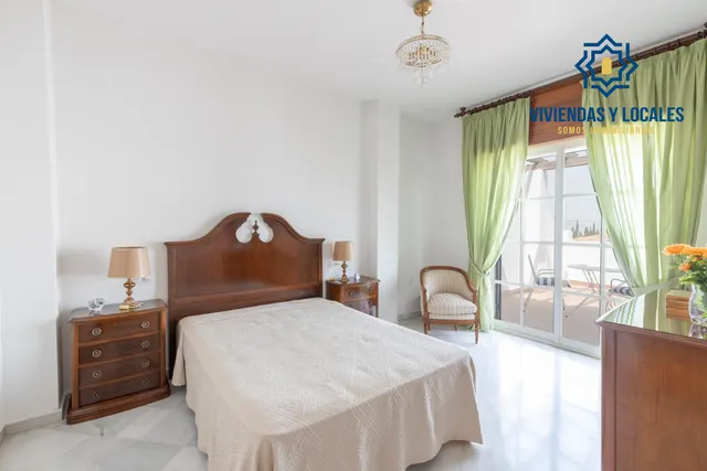 Chalet pareado con piscina, jardín y bonitas vistas a Granada en La Zubia — 27