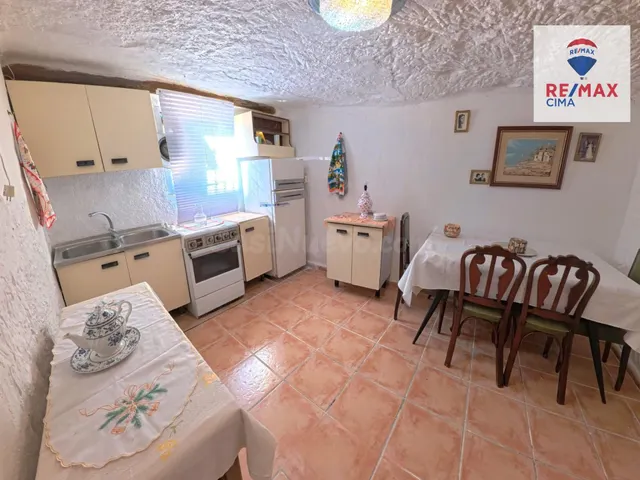 SE VENDE BONITA CUEVA EN UNA DE LAS MEJORES ZONAS DE GALERA  - foto 5