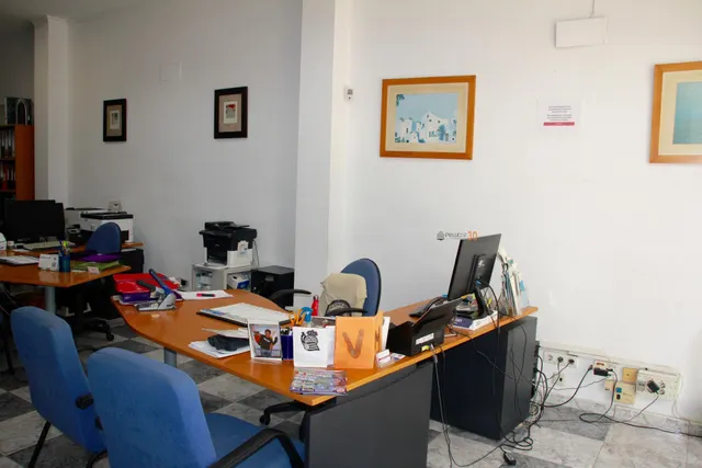 Dos locales comerciales en el centro de Benidorm — 42