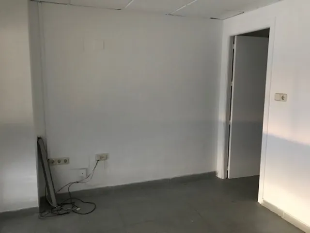 VENTA DE LOCAL COMERCIAL EN VISTALEGRE, FRENTE COLEGIO MARISTAS, 137 m2. — 9