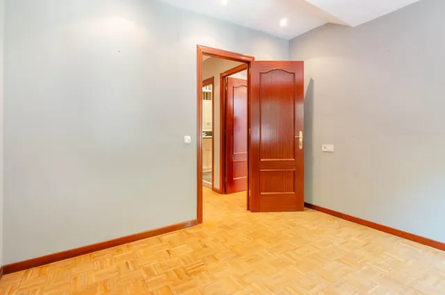 PRECIOSO PISO EN OLLONIEGO A TAN SÓLO 10 MINUTOS DE OVIEDO — 15