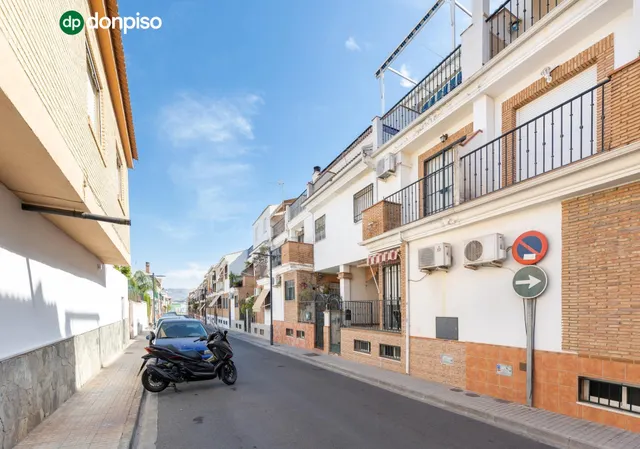 Vive en el corazón de Armilla: 4 dormitorios, patio, terraza - foto 3