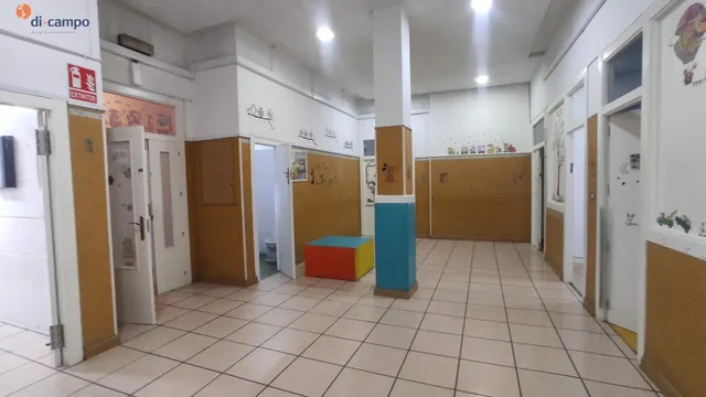 AMPLIO LOCAL EN VENTA, PASEO SAN ISIDRO, VALLADOLID. FACHADA A TRES CALLES. — 18