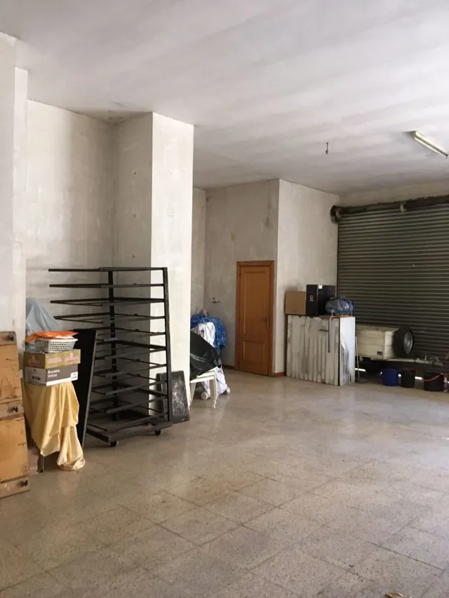 plaza de garaje super amplia ideal para 4 coches y sobra espacio. — 6