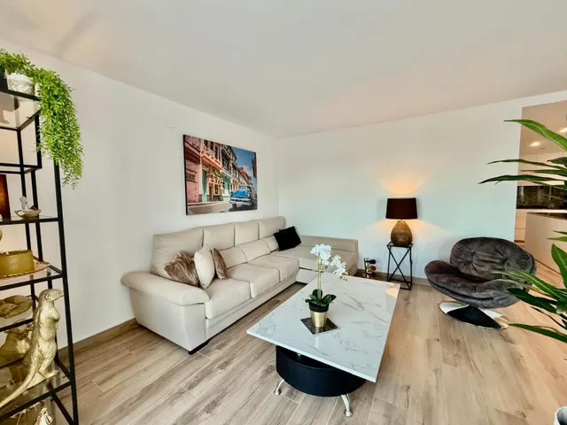 Apartamento reformado con vistas al mar, terraza y parking incluido en poniente, Benidorm — 7