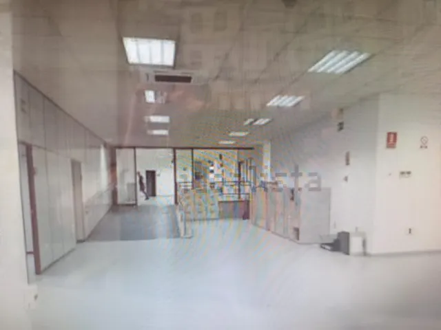 Local comercial a dos calles de entidad bancaria — 7