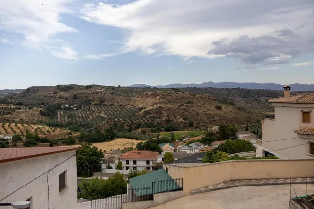 ¡Tu hogar ideal te espera en Moraleda de Zafayona! — 24