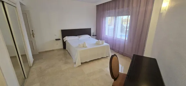 Piso amplio y luminoso de tres dormitorios  en primera línea de playa en Hacienda Beach II-III | CABANILLAS REAL ESTATE — 15