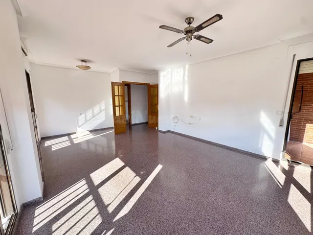 Vivienda esquinera muy luminosa y todo exterior en Petrer — 5