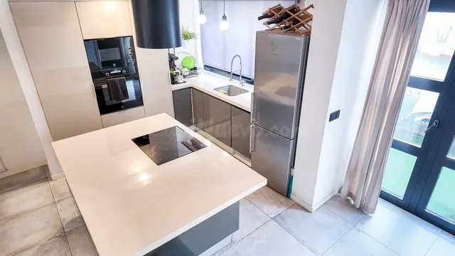 Piso Seminuevo y Exclusivo en el Corazón de Paterna - foto 3