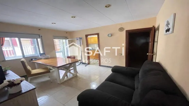 Descubre este acogedor piso  y su excelente comunicación con Barcelona. — 9