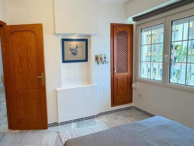 Maravilloso apartamento (aprox. 94 m2 - 1ª planta) en la popular Aldea del Mar con gran zona de piscina. Amplio balcón al sureste y a solo 400 m de la Playa de los Locos. — 17