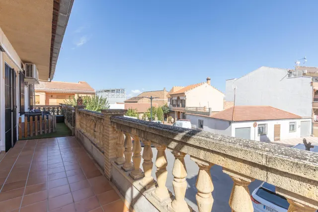 Casa en Armilla con terraza, patio y amplia cochera — 23