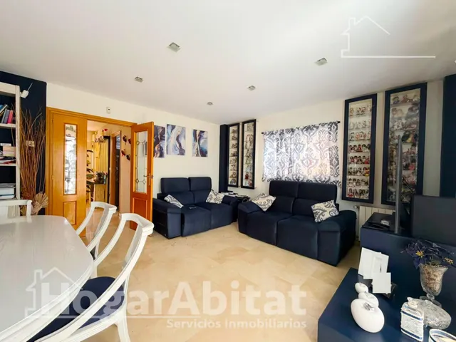 Privacidad y vida al aire libre en este exclusivo chalet con jardín, buhardilla y garaje en Masías — 10