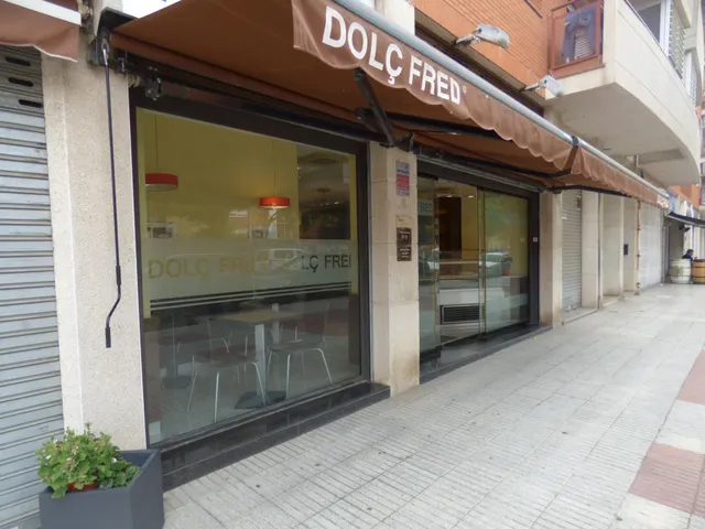 Local montado como cafeteria en buena zona. — 24