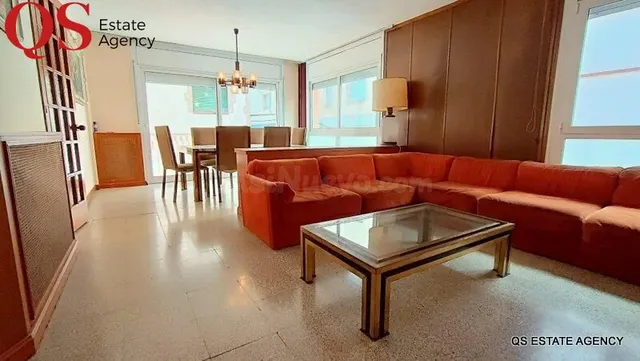 Edificio con local comercial y dos pisos independientes en c - foto 4