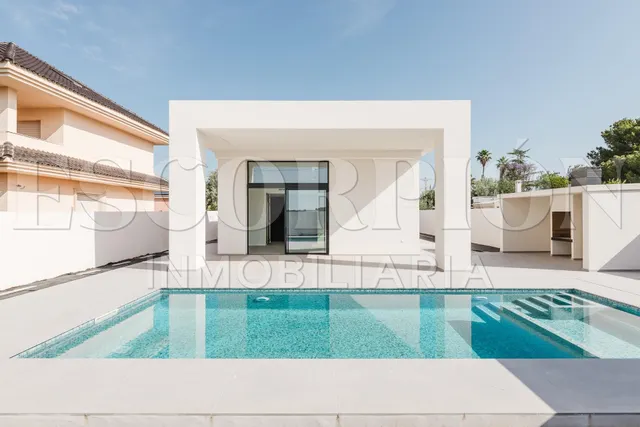 Fantástico chalet nuevo a estrenar en venta en Urbanización La Sima — 2