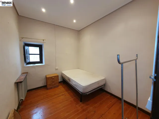 Amplia casa en sitio privilegiado. — 24