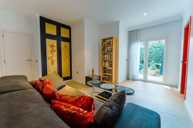 Chalet 4 habitaciones 667m² en venta - Costa del Sol — 46