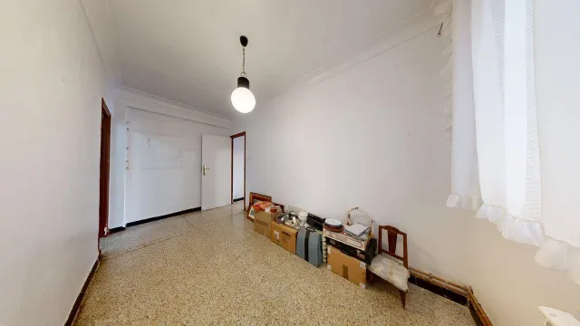 Piso de 65m2. Distribuido en tres dormitorios, salón con terraza, cocina con galería y baño — 26