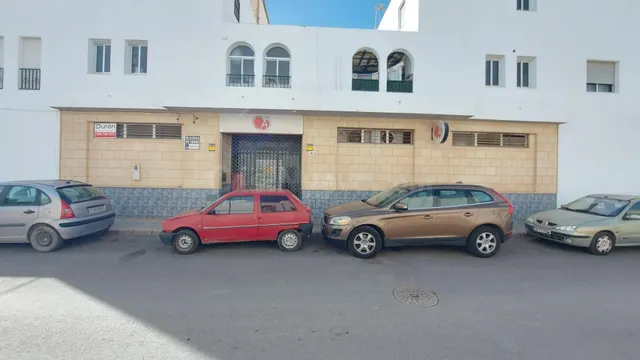 Amplio Local Comercial en El Ejido - Ideal para Negocios Eme - foto 5