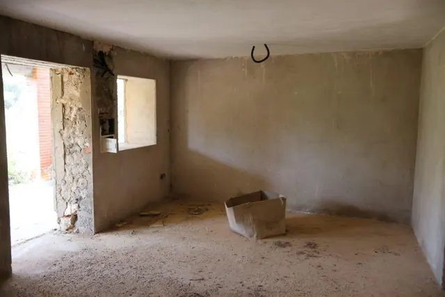 MASIA CON TERRENO, CON VISTAS CERCA DE VALL DALBA — 28