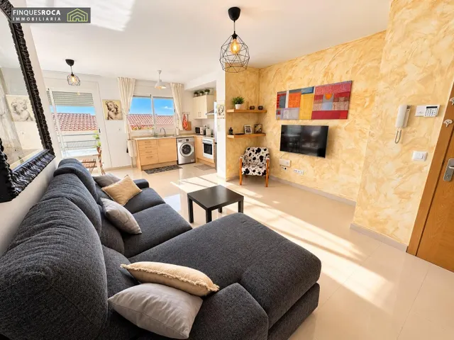 En Urbanizacion Serramar, Apartamento Esquinero, de 2 Dormitorios, Baño Completo, Terraza de 12 m2, Vistas Despejadas — 10