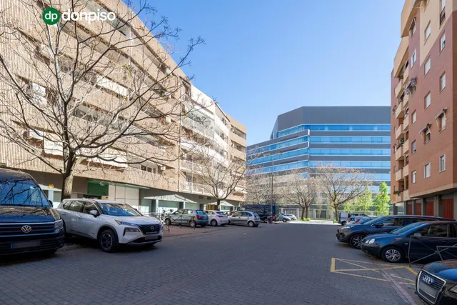 Planta baja con terraza privada, 3 dormitorios, 2 baños y garaje — 30