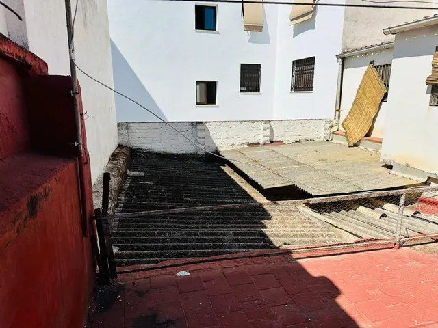 CASA PARA REFORMAR - ZONA MIRAFLORES — 4