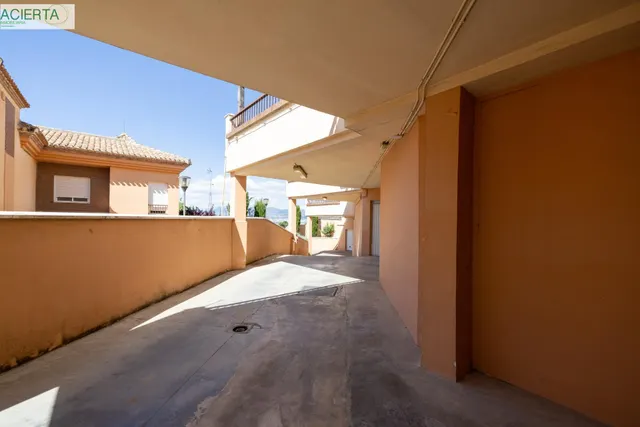 Ponemos a la venta esta preciosa casa en Urbanizacion cerrada, con zonas comunes y piscina comunitaria. — 40