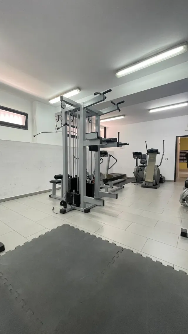 ÁTICO CON TERRAZA, GARAJE Y TRASTERO EN ADELFAS – 2 DORMITORIOS, 2 BAÑOS, PISCINA Y GIMNASIO — 25