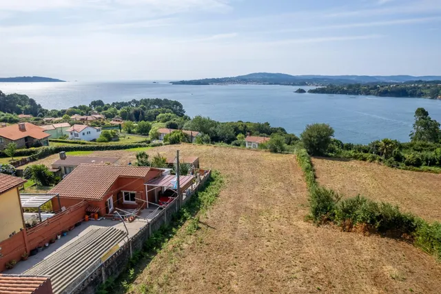 Exclusiva espectacular casa con jardín y vistas al mar en Vi