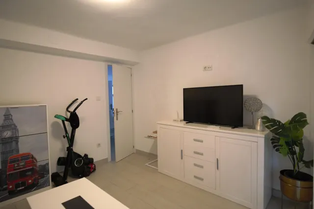 A UN PASO DE TODO. PISO COMPLETAMENTE REFORMADO. — 11