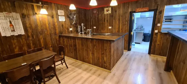 LOCAL EN LLOGUER (TRASPÀS DE NEGOCI) — 15
