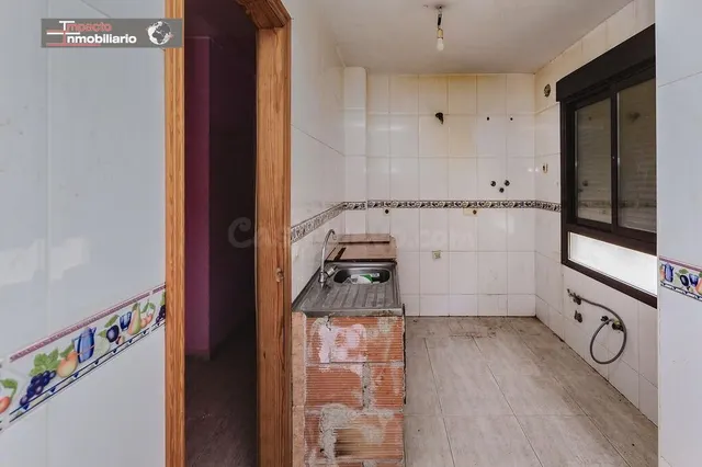 Piso en El Ejido - Oportunidad para Reformar por €68,999.99 - foto 4