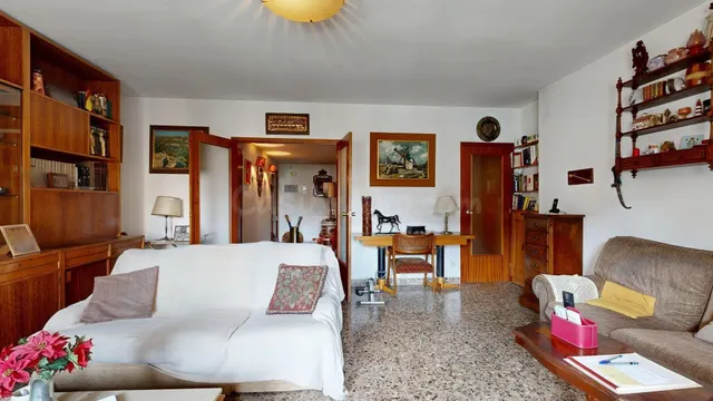 Amplia Vivienda en Avenida César Augusto con Garaje - foto 3