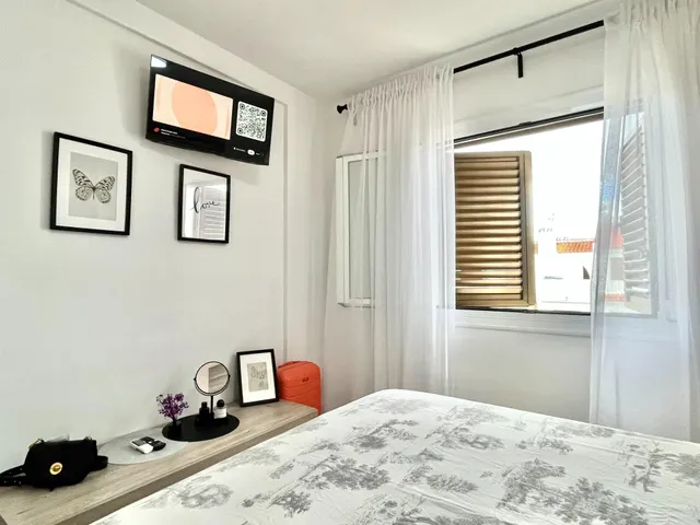 Apartamento con terraza, provincia de Alicante, Torrevieja. 1 habitación, 38 m2, 1 kilómetro al mar — 9
