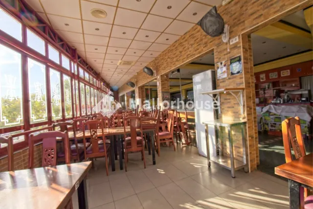 Local comercial 300m² en venta - Puerto Alcudia - foto 2