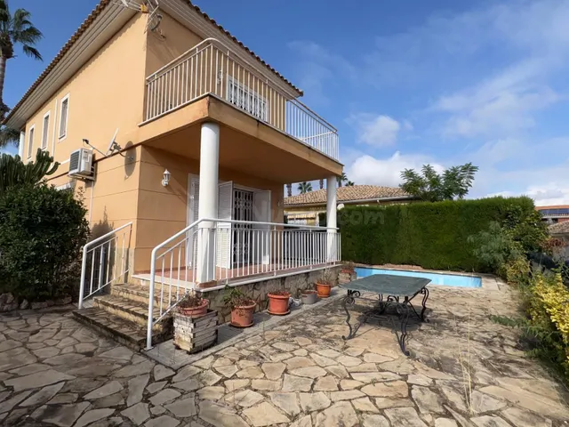 Chalet independiente en Urbanización Vall de Lliria — 2