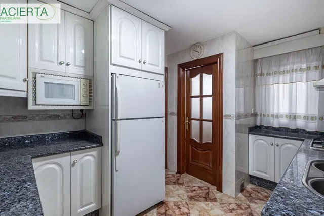 Piso señorial de 182 m2 en Avenida Madrid: amplitud, luz y posibilidades infinitas con garaje opcional. — 16