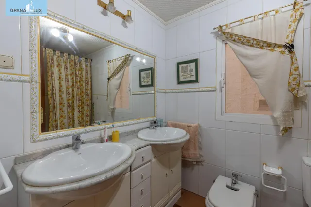 Amplia vivienda en pleno centro de Granada — 40