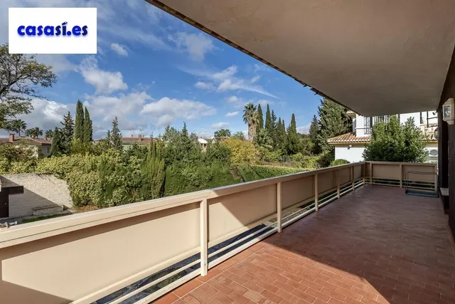Gran casa con parcela y piscina en Cájar — 7