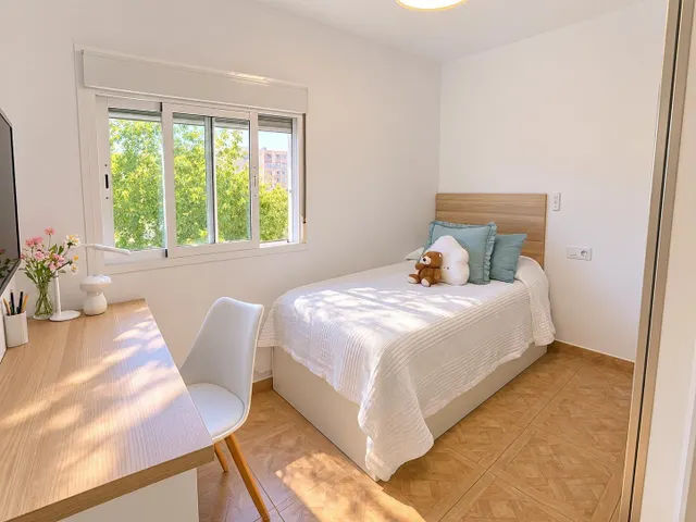 Espectacular vivienda reformada de 130 m2, con dos plazas de aparcamiento y gran patio comunitario en tiro de línea — 9